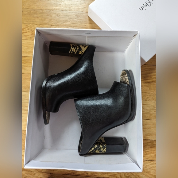 Calvin Klein Leather Heels -- Size 7 -- Never Worn - Picture 5 of 5